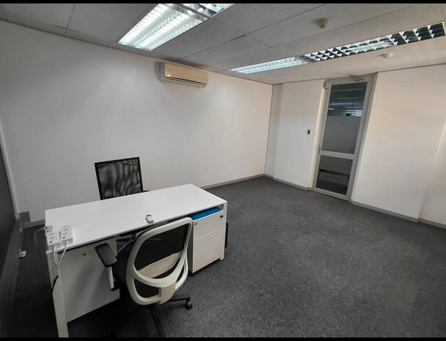 31M² OFFICE TO LET IN EPSOM DOWNS